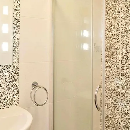 Anchor - Perfect Location - Side Sea Views - Sleeps 4 شقة *