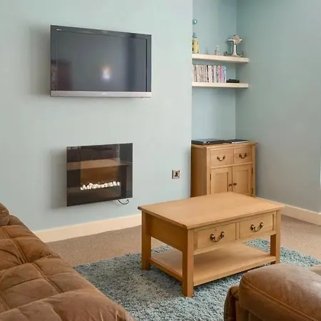 Anchor - Perfect Location - Side Sea Views - Sleeps 4 * Filey